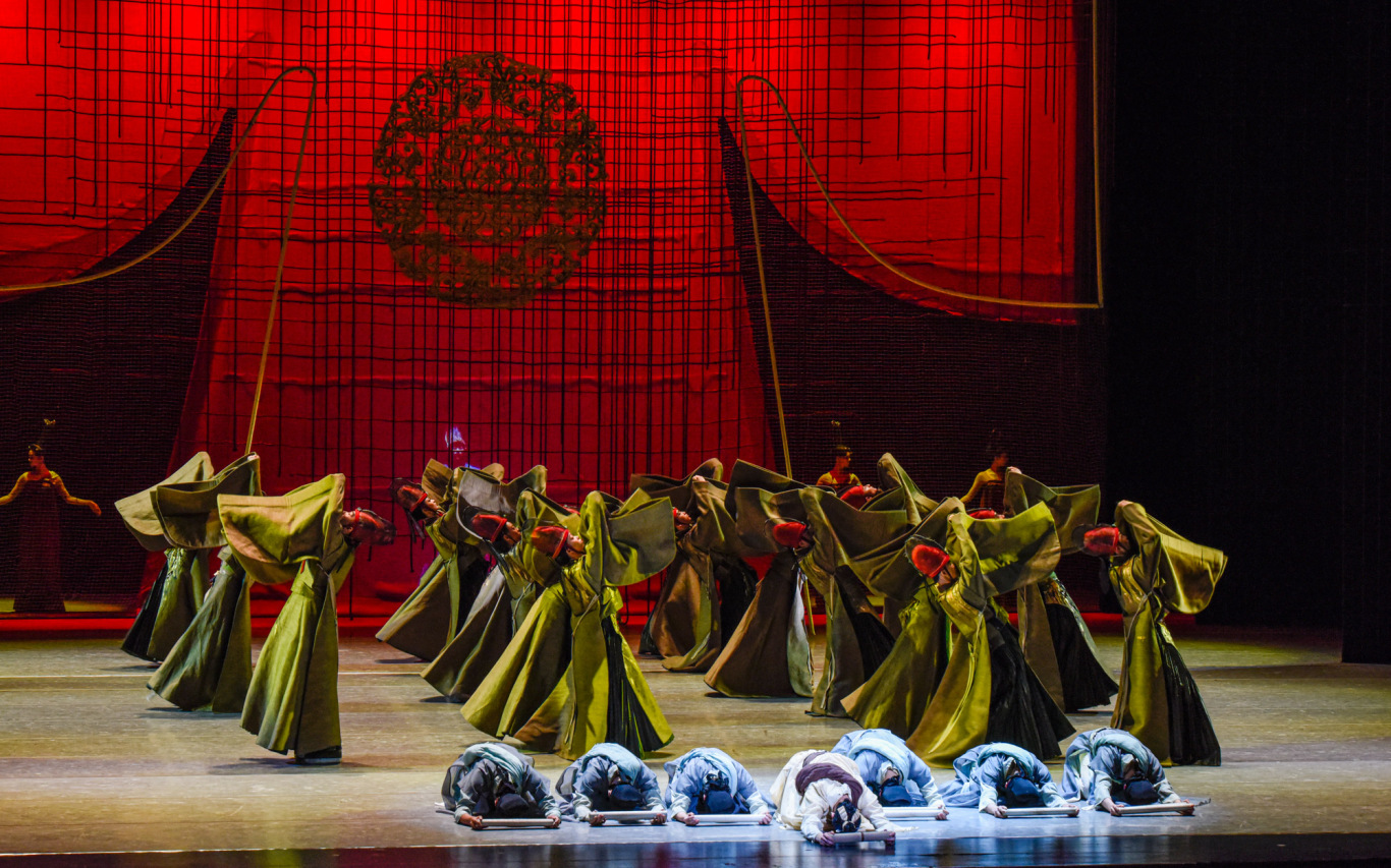 太阳新秀表现惊艳，全场观众掌声不断，感觉今天需要空间应用.的简单介绍