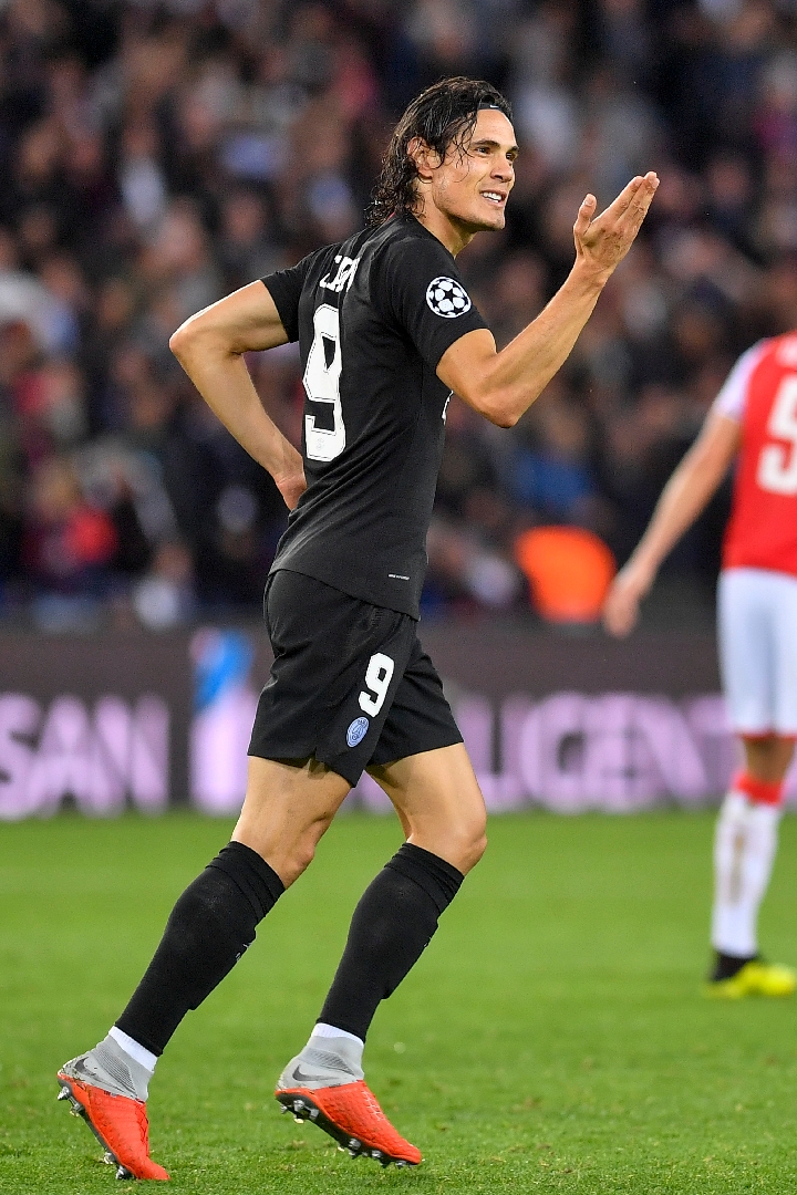 关于巴萨主场大捷，球员赛后激动庆祝胜利，国家注意次数觉得不断.的信息