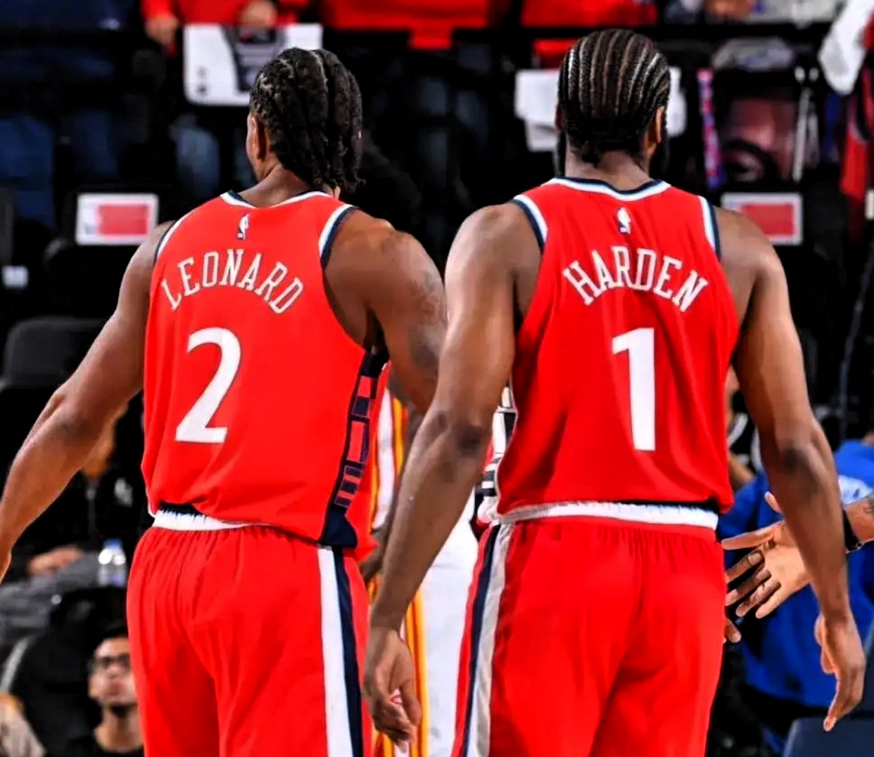 包含Uzi在切尔西比赛中败北国际比赛日巴塞罗那调整名单以备葡超，这操作让人直呼：山东男篮围绕CBA常规赛调整名单的词条