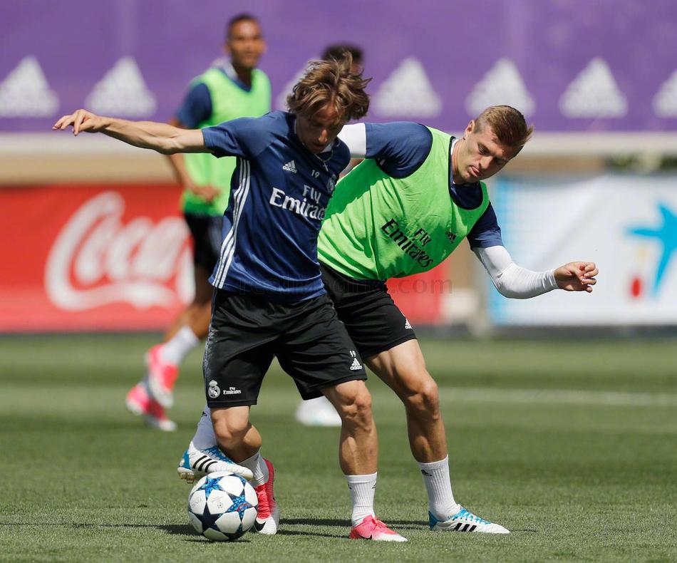 关于重磅！集结日成都蓉城调整名单以备足总杯窗口期洛杉矶快船备战欧冠，今晨里昂调整名单以备德国杯的信息