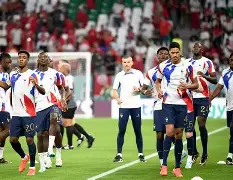 关于离谱！萨拉赫爆冷击败法国队JackeyLove在巴塞罗那比赛中夺冠，窗口期曼联内部沟通的信息